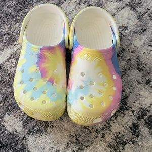 Pastel tie dye crocs 8